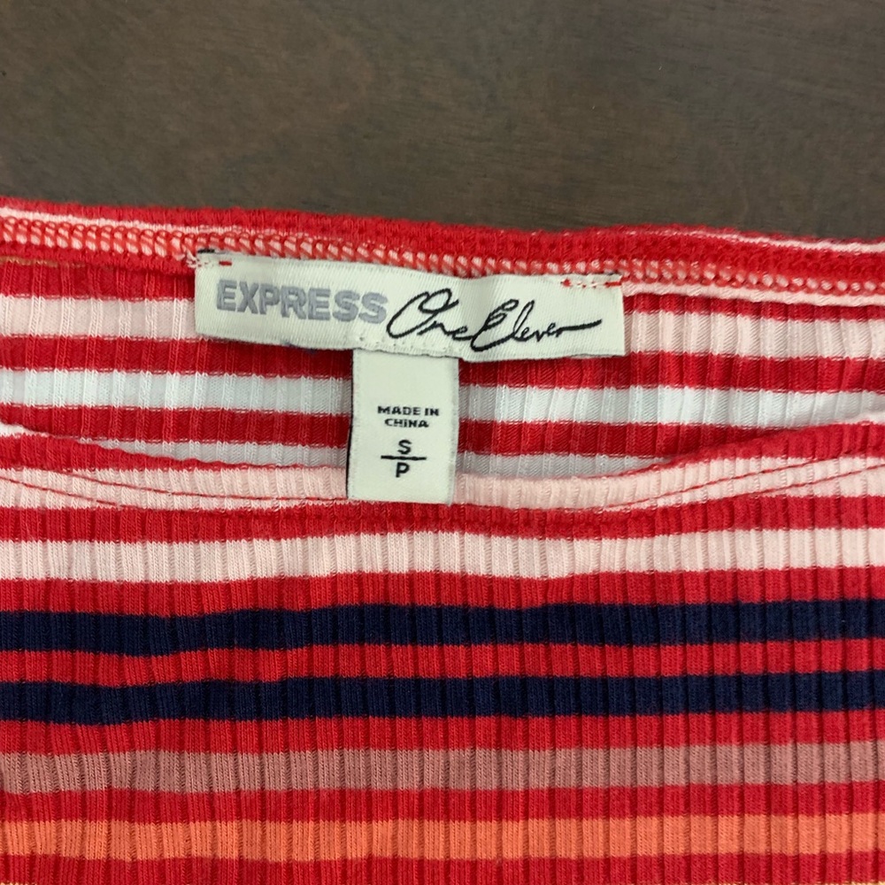 Express crop top - Picture 2 of 3
